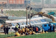 В Германии столкнулись электричка и грузовой поезд. Более 70 погибших и пострадавших