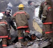 В Перми, где после пожара под завалами остаются люди, начались работы по разбору несущих конструкций