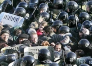 Двое россиян ожидают в Минске суда за участие в массовых беспорядках 