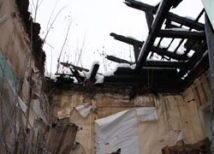 Под завалами рухнувшей крыши дома в Москве могут находиться бомжи