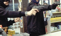 16 таджиков ворвались в обувной магазин Москвы с вооруженным ограблением 