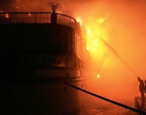 На реке Эмс в Германии взорвался танкер с бензином, погибли люди 