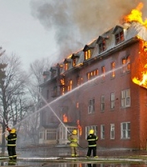 Пожар в офисном здании в Петербурге потушен
