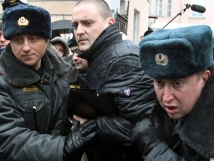 Оппозиционеры Лимонов и Удальцов задержаны около Триумфальной площади