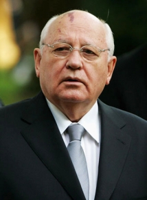 Владимир Буковский обжалует решение суда, отказавшегося арестовать Горбачева