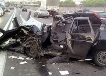 В Башкирии при лобовом столкновении легкового автомобиля с грузовиком погибли три человека 