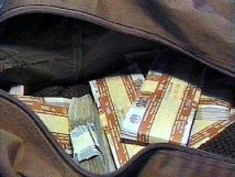Мужчину похитили и ограбили на 9 млн рублей в центре Москвы 