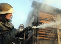 В Иркутске полностью сгорел склад мебельного магазина «Москва» 