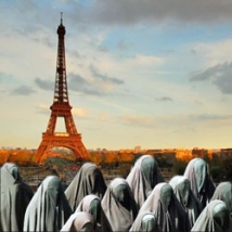 С сегодняшнего дня за ношение хиджаба французские мусульманки будут штрафоваться 