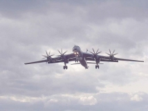 Военный самолет совершил аварийную посадку в Вологодской области 