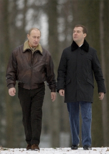 Единороссы снова «топят» Медведева. Исаев заявил, что вся партия хочет видеть президентом его