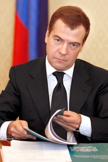 Медведев уволил первого замминистра обороны 