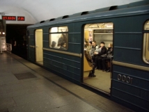 Неизвестный кавказской внешности зарезал мужчину в московском метро 