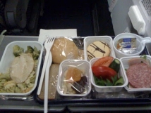 Генпрокуратура: в самолетах пассажиров кормят некачественной едой 