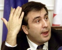Саакашвили засунул голову в пасть дельфина 