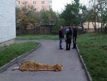 В Москве погибла восьмиклассница, выпав из окна жилого дома 