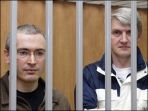 Ходорковского и Лебедева привезли в Мосгорсуд 