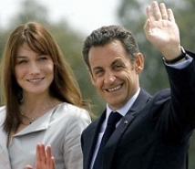 Карла Бруни-Саркози беременна, подтвердил отец Николя Саркози