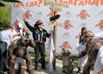 Памятник «Где-где? В Караганде!» в Казахстане сломали посетители 