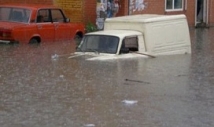 Ливень с градом диаметром три сантиметра затопил улицы Крыма