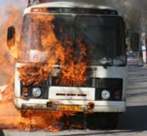 Напротив здания Большого театра в Москве сгорел автобус