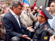 Немцова оштрафовали на 500 рублей за участие в акции 31 марта в Петербурге 