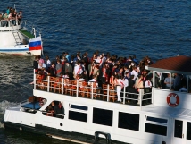 В аварии теплохода с выпускниками и баржи на Москве-реке никто не пострадал 