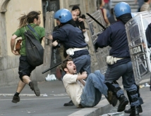 В столкновениях с полицией в Италии пострадали 80 человек 