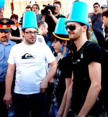 В окружении полиции «Синие ведерки» все же проводят акцию в Москве 