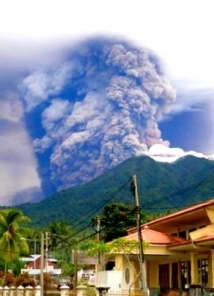 Извержение вулкана в Индонезии привело к закрытию международного аэропорта 