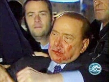 Берлускони заявил, что Каддафи дал приказ его убить