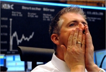 На российском фондовом рынке «черный понедельник» — рубль сильно упал 