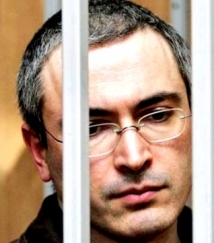 Ходорковский получил выговор за то, что угостил пачкой сигарет соседа 