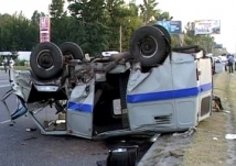 В Хабаровске перевернулся автозак, пострадали пять человек 