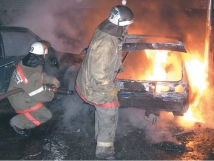 Сразу четыре автомобиля сгорели сегодня ночью на востоке Москвы 