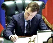 Медведев уволил двух генерал-майоров войск гражданской обороны МЧС 