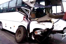 Пассажирский автобус столкнулся с легковушкой в Кузбассе 