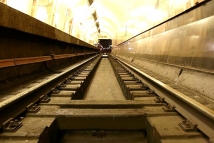 Мужчина пытался прыгнуть под поезд на станции метро «Динамо» 