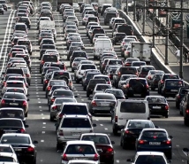 Автомобилисты встали в многокилометровые пробки на ТТК и МКАД 