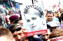 У здания суда собралось более тысячи сторонников Тимошенко 