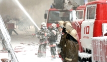 Горящее здание Минфина в Москве тушат 10 пожарных расчетов 
