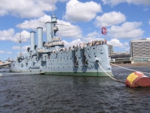 В Петербурге захвачен крейсер «Аврора»