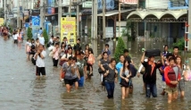 Из-за наводнения жителей 13 районов Бангкока эвакуируют 