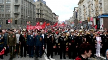 Шествие коммунистов началось в центре Москвы 