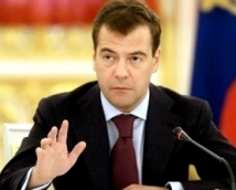 Медведев: количество государственных СМИ нужно сократить 
