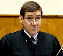 Возбудить дело против судьи Данилкина требуют адвокаты Лебедева 