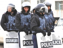 200 человек вновь митингуют на западе Казахстана 