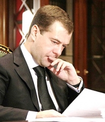 Сразу двух генералов с руководящих постов в ФСКН уволил Медведев 