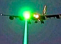 В Иркутске лучом лазера ослеплен экипаж самолета, заходящего на посадку  