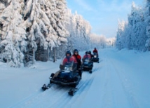 В горах Хакасии пропали четверо туристов на снегоходах 